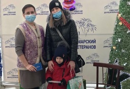 Депутат О. Баранова приняла участие в благотворительной акции " Елка чудес"