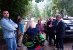Депутат В. Гришин провел встречу с жителями домов № 165-167 по ул. Гагарина