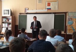 Василий Сердюк провел урок мужества для учеников школы № 166