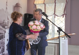 Вячеслав Гришин поздравил женщин с "Днем матери"