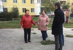 Депутат Артем Зеленов встретился с жителями дома № 13 по ул. Запорожской