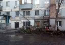Снесен незаконный пристрой к дому № 101 по ул. Антонова-Овсеенко 